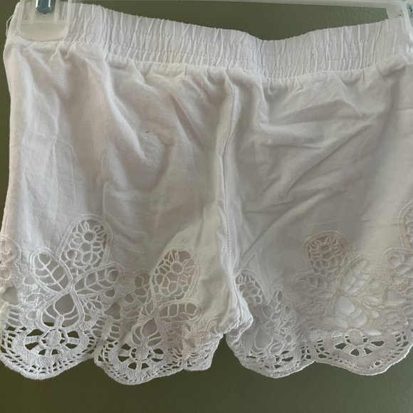 Girls white lace shorts - Picture 3 of 5